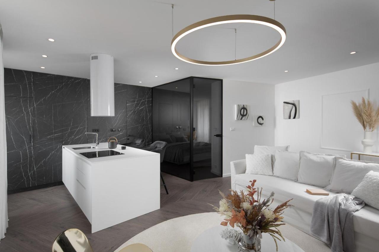 Premium Apartment Ca' San Marco In A Historic Town ลาบิน ภายนอก รูปภาพ
